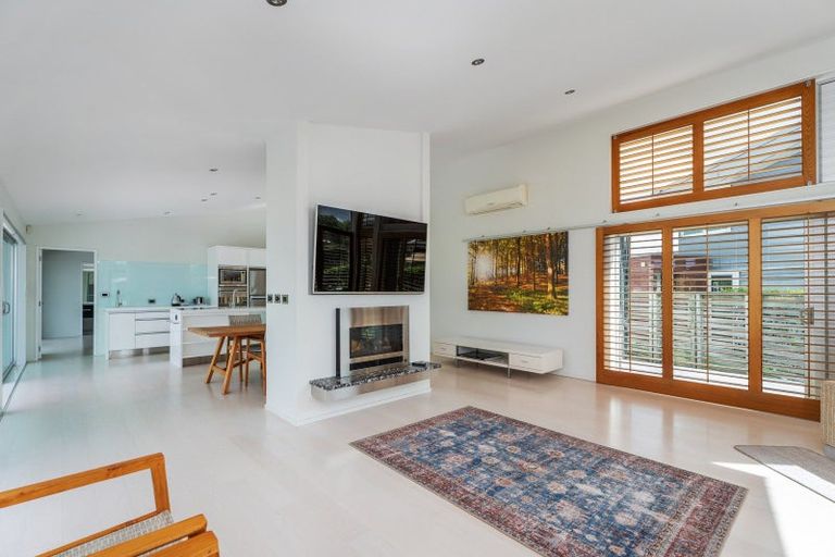Photo of property in 18 Hei Esplanade, Whitianga, 3510