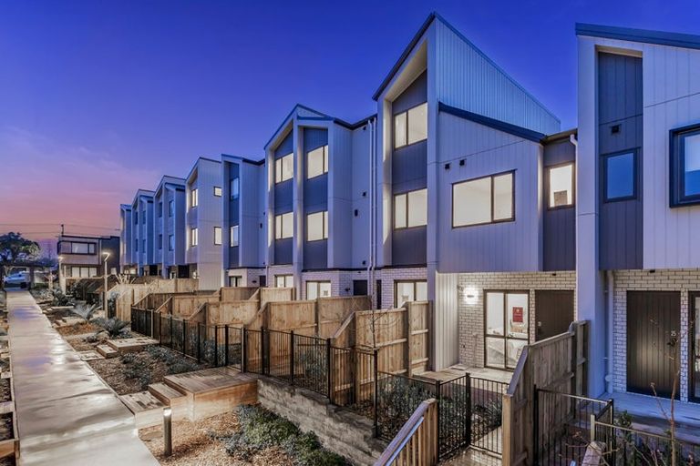 Photo of property in 13 Paetai Lane, Te Atatu Peninsula, 0610