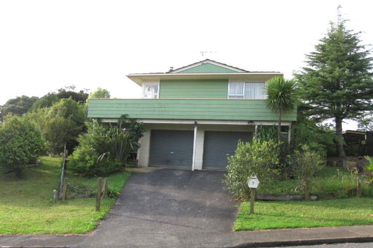 Photo of property in 9 Easter Parade, Glen Eden, Auckland, 0602