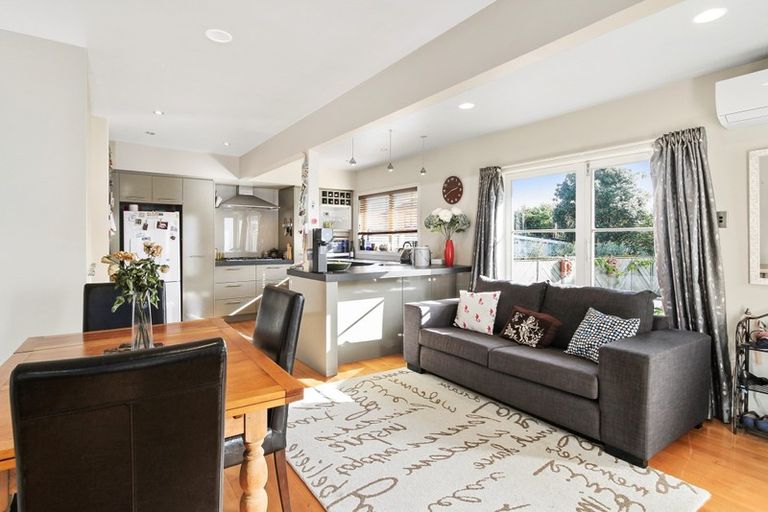 Photo of property in 7 Essex Street, Te Atatu South, Auckland, 0610