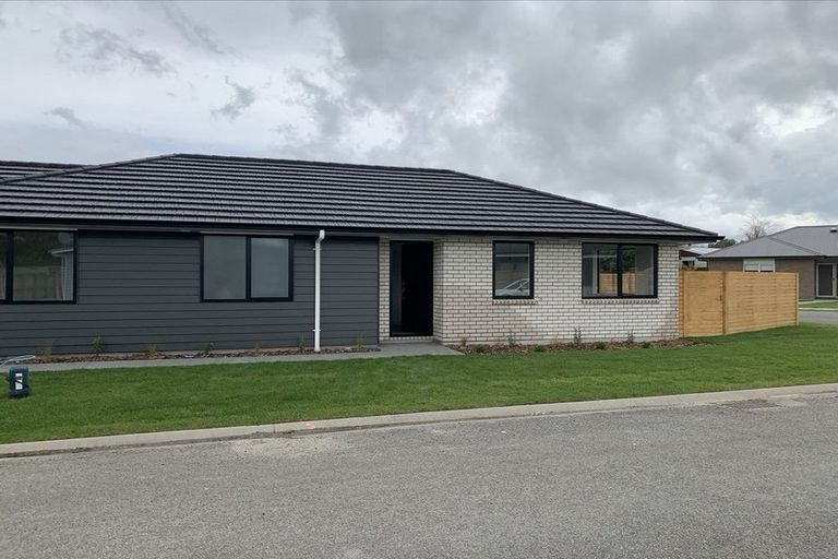 Photo of property in 2 Tarata Grove, Lansdowne, Masterton, 5810