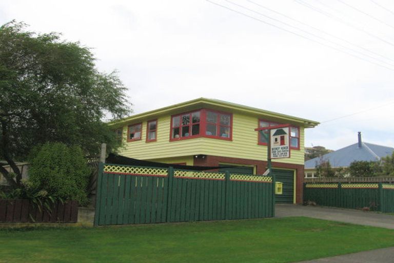 Photo of property in 2a Hinau Street, Tawa, Wellington, 5028