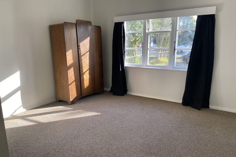 Photo of property in 20 Ludlam Crescent, Woburn, Lower Hutt, 5010