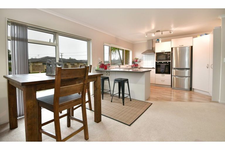 Photo of property in 10 Centreway Road, Orewa, 0931