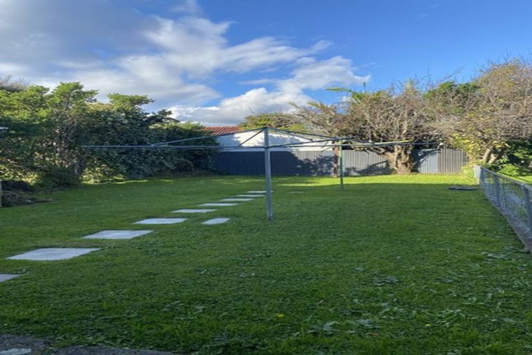 Photo of property in 20 Ludlam Crescent, Woburn, Lower Hutt, 5010