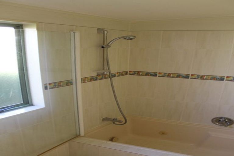 Photo of property in 20 Greenridge Court, Glenfield, Auckland, 0629