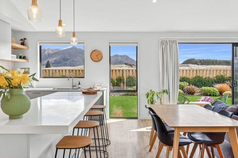 Photo of property in 4 Robrosa Street, Wanaka, 9305