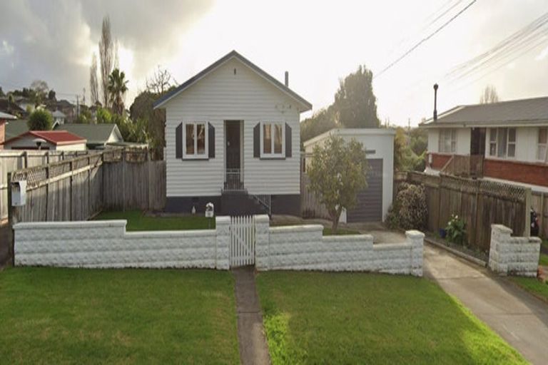 Photo of property in 10 Copley Street, New Lynn, Auckland, 0600