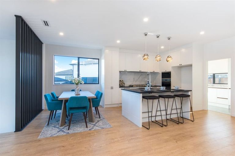 Photo of property in 7a Woodhouse Place, West Harbour, Auckland, 0618