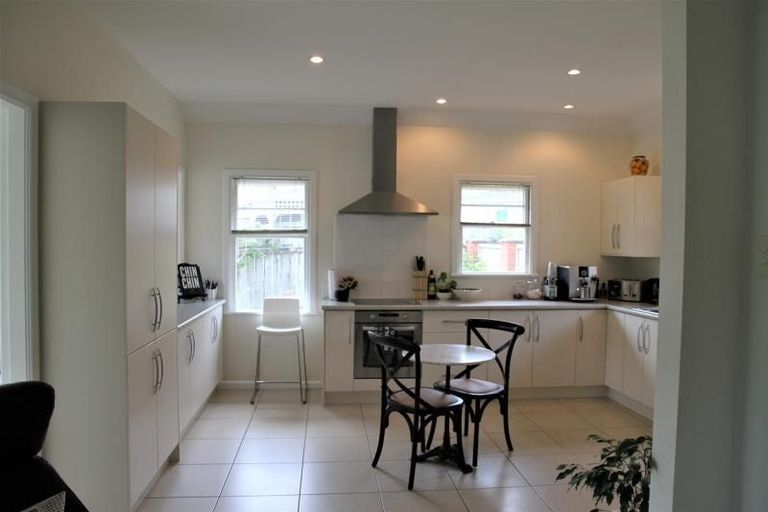 Photo of property in 9 Nicholson Road, Khandallah, Wellington, 6035