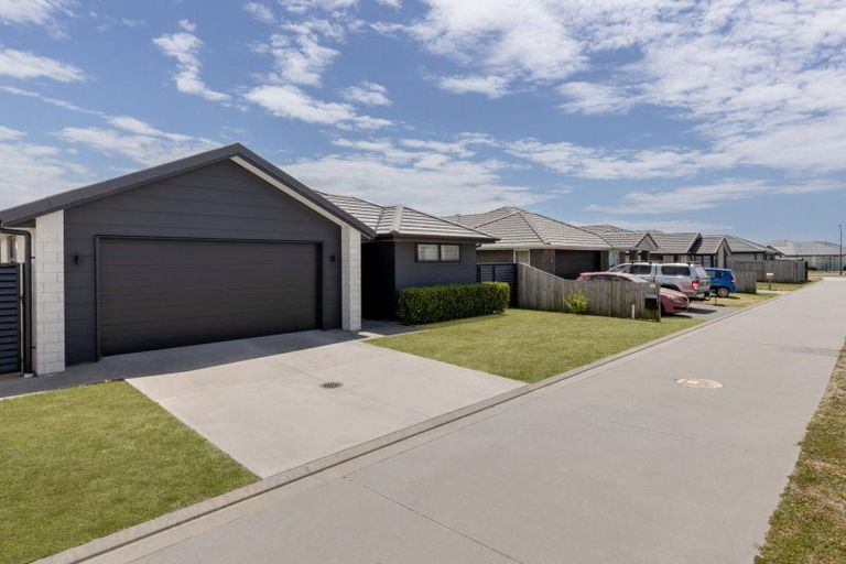 Photo of property in 22 Bill Miller Drive, Papamoa, 3118