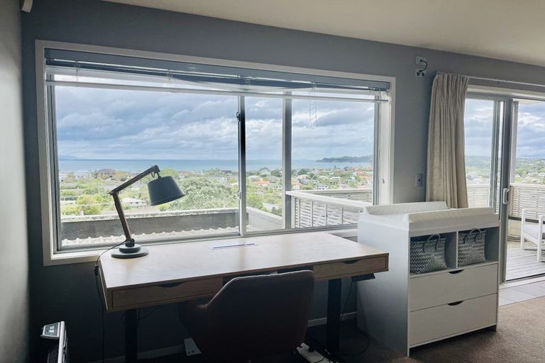 Photo of property in 5 Elliston Crescent, Stanmore Bay, Whangaparaoa, 0932