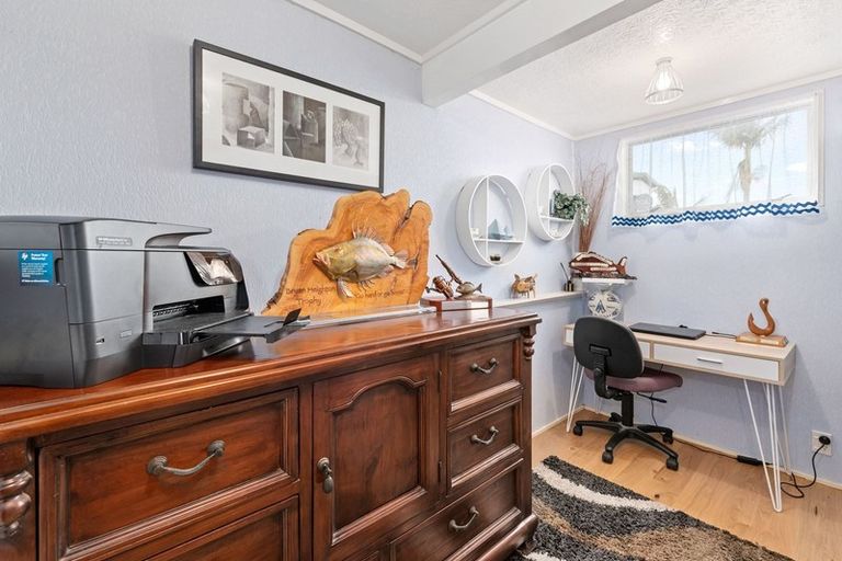 Photo of property in 11a Mizpah Road, Waiake, Auckland, 0630