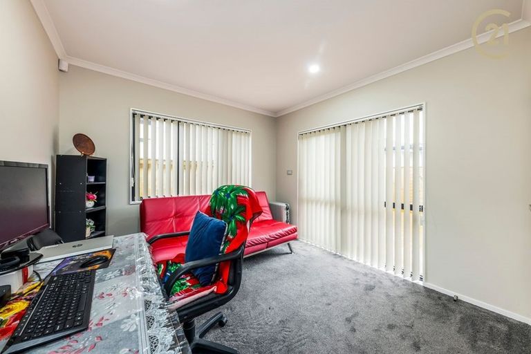 Photo of property in 14 Koroheke Road, Takanini, 2110