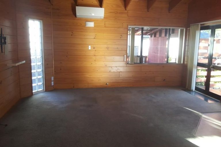 Photo of property in 24a Holiday Road, Stanmore Bay, Whangaparaoa, 0932