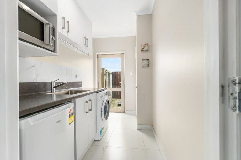 Photo of property in 11 Chestnut Close, Kelvin Grove, Palmerston North, 4414