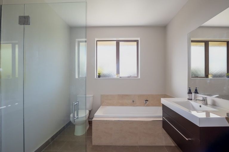 Photo of property in 8 Hedge Close, Halswell, Christchurch, 8025