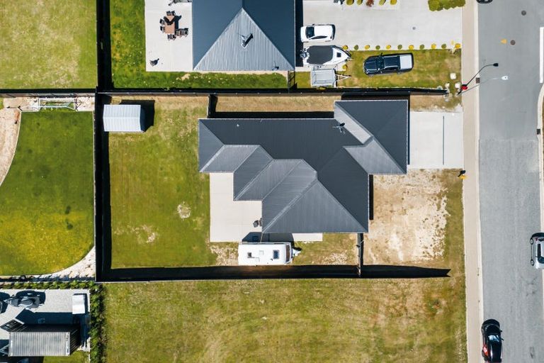 Photo of property in 10 Magpie Place, Lake Hawea, 9382