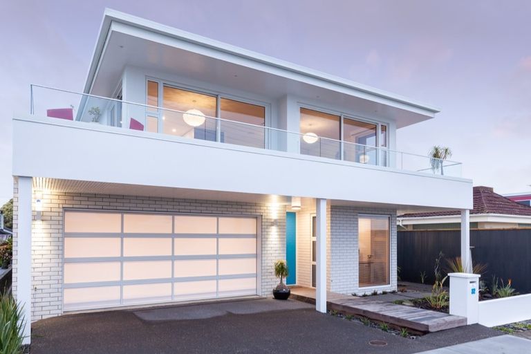 Photo of property in 32 Hamblyn Street, Strandon, New Plymouth, 4312