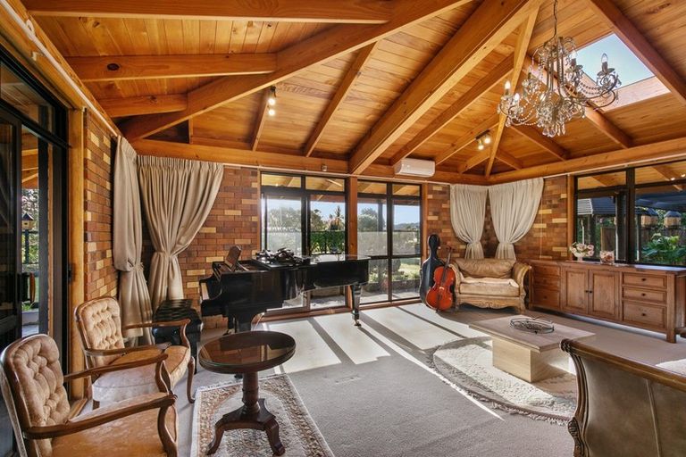 Photo of property in 17 Maygrove Drive, Orewa, 0931