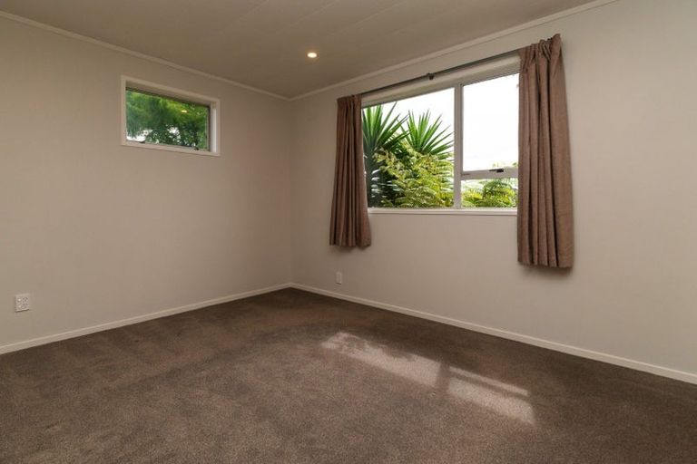 Photo of property in 64 Captain Scott Road, Glen Eden, Auckland, 0602