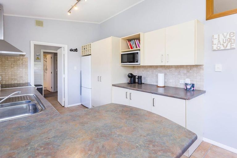 Photo of property in 17 Kiwi Street, Heretaunga, Upper Hutt, 5018