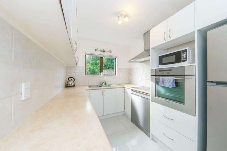Photo of property in 2/72 Takutai Avenue, Half Moon Bay, Auckland, 2012
