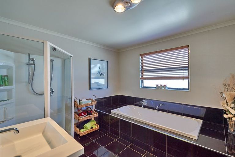Photo of property in 9 Masefield Terrace, Kelvin Grove, Palmerston North, 4414