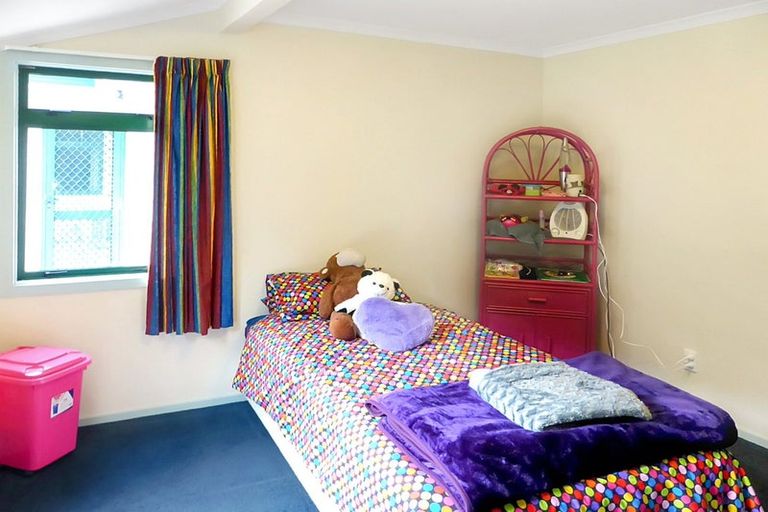Photo of property in 21 Richmond Hill, Glenside, Wellington, 6037