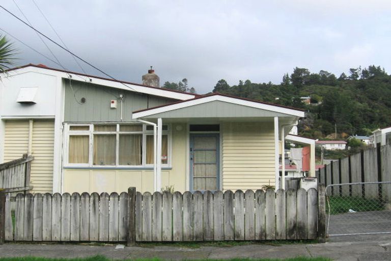 Photo of property in 35 Hanson Grove, Stokes Valley, Lower Hutt, 5019