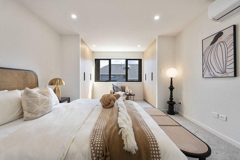 Photo of property in 69b Chivalry Road, Glenfield, Auckland, 0629