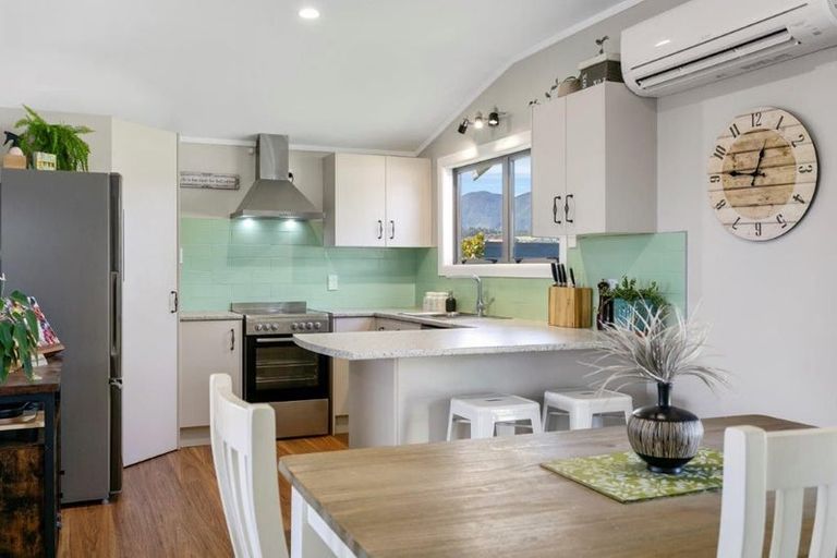 Photo of property in 76 Richmond Avenue, Richmond Heights, Taupo, 3330