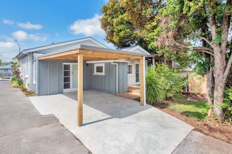 Photo of property in 21 Glendale Road, Glen Eden, Auckland, 0602