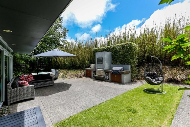 Photo of property in 6b Highfield Place, Highlands Park, New Plymouth, 4312