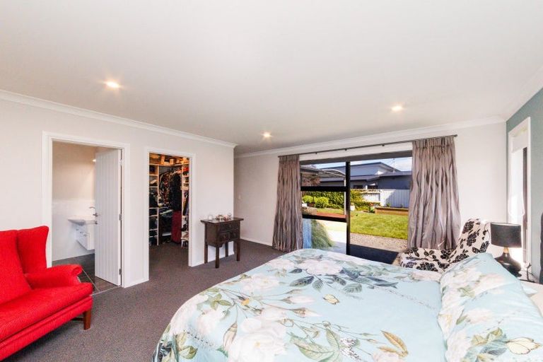 Photo of property in 25 Trump Place, Kelvin Grove, Palmerston North, 4414