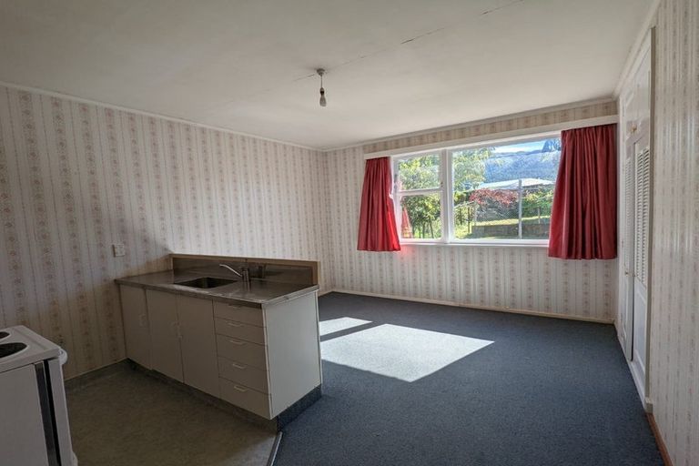 Photo of property in 5 Coates Street, Tawa, Wellington, 5028