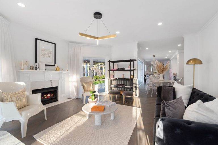 Photo of property in 1 Almond Grove, Greenhithe, Auckland, 0632