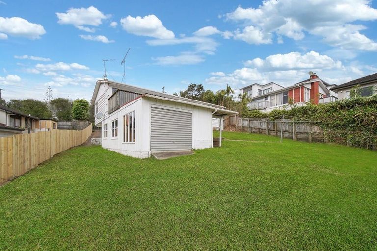 Photo of property in 392 Glenfield Road, Glenfield, Auckland, 0629
