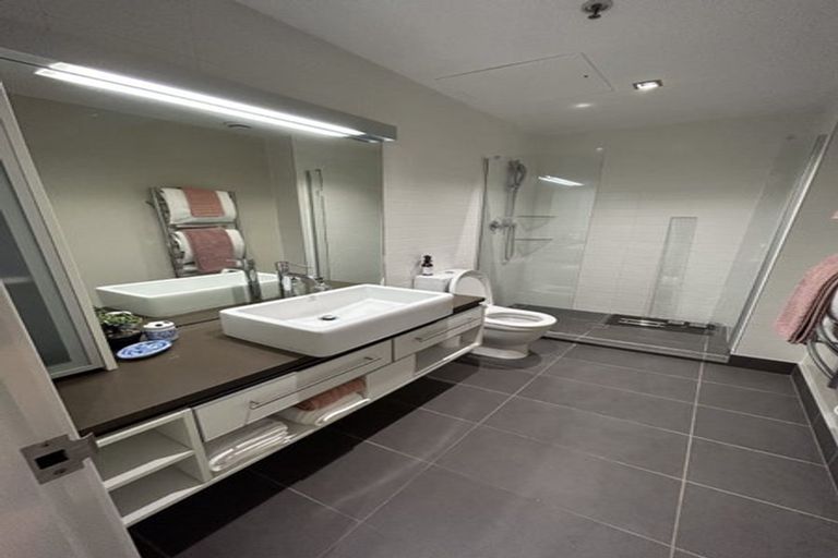 Photo of property in Patent 326 Apartments, 203s/326 Evans Bay Parade, Hataitai, Wellington, 6021