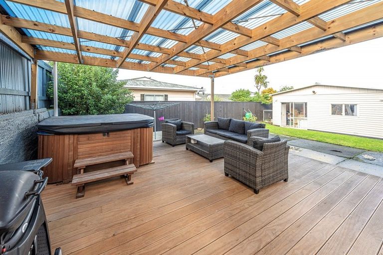 Photo of property in 28 Miro Street, Castlecliff, Whanganui, 4501