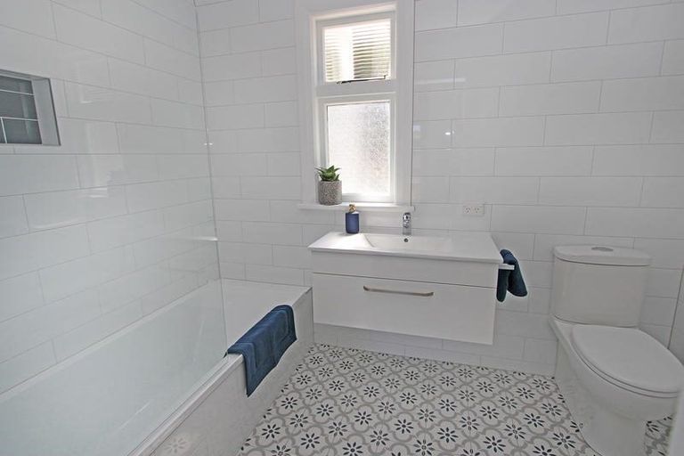 Photo of property in 15 Monowai Road, Ravensbourne, Dunedin, 9022