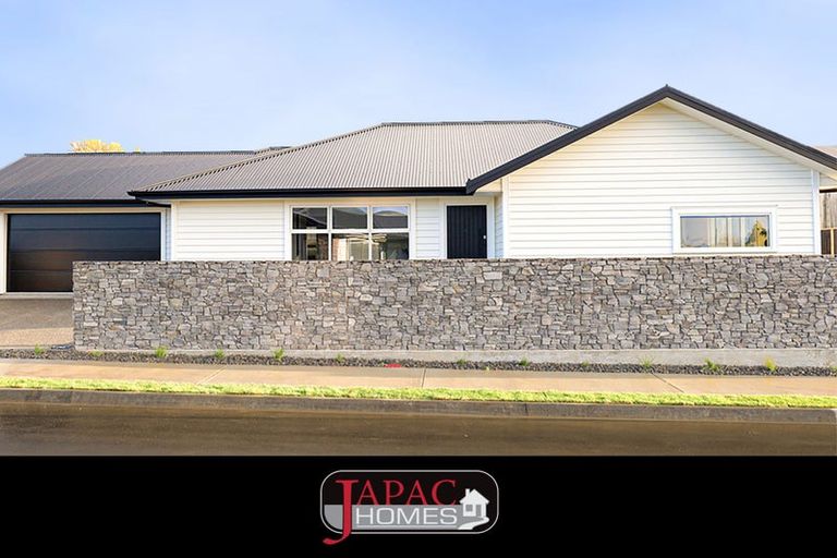 Photo of property in 3 Mangatainoka Lane, Awapuni, Palmerston North, 4412