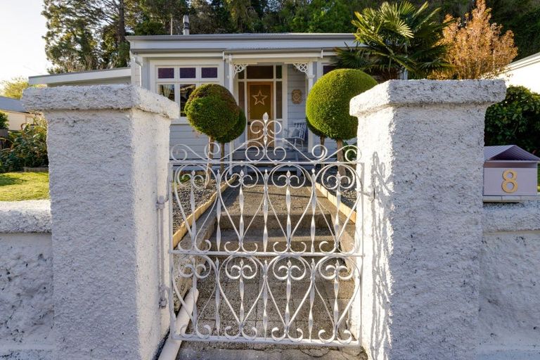 Photo of property in 8 Coote Road, Bluff Hill, Napier, 4110