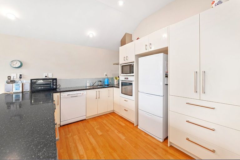 Photo of property in 2/95 Saint James Avenue, Papanui, Christchurch, 8053