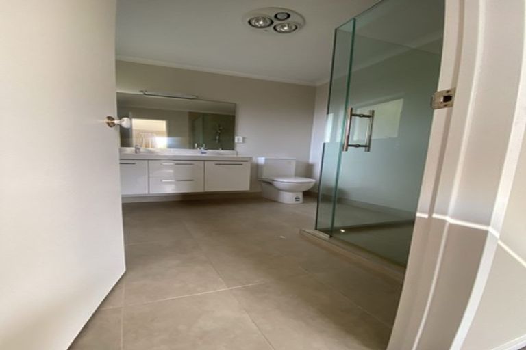 Photo of property in 30 Bushlands Park Drive, Albany, Auckland, 0632