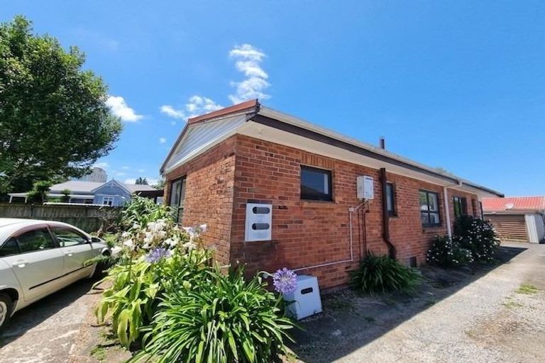 Photo of property in 10 Orakau Road, Mangere East, Auckland, 2024