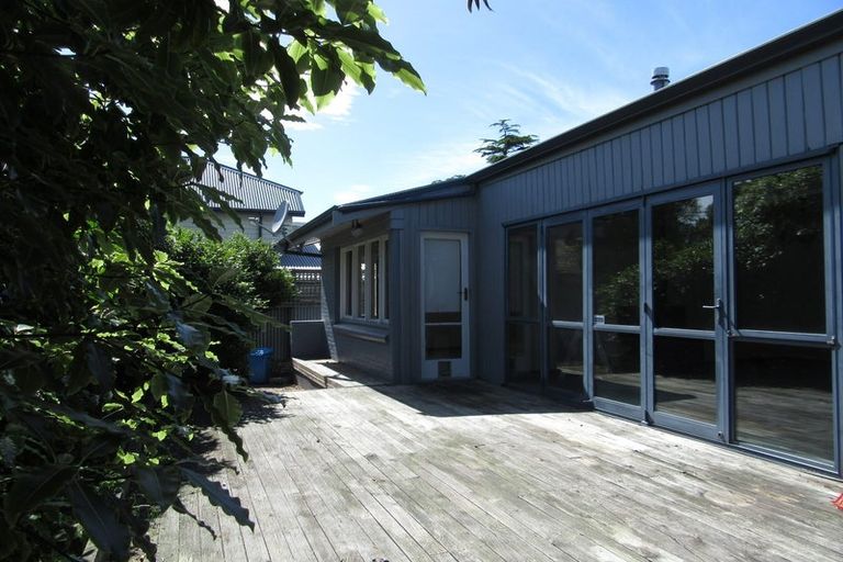Photo of property in 302 Riccarton Road, Upper Riccarton, Christchurch, 8041