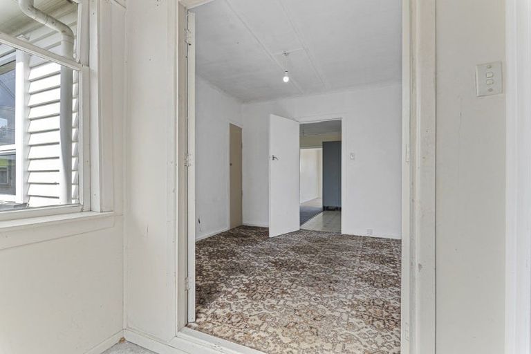 Photo of property in 44 Egmont Road, Waiwhakaiho, New Plymouth, 4312