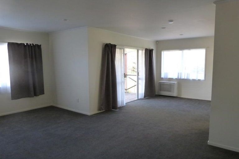 Photo of property in 13 Truscott Place, West Harbour, Auckland, 0618