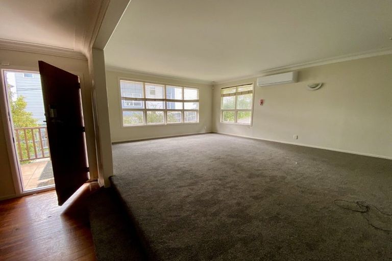 Photo of property in 229 Wairau Road, Totara Vale, Auckland, 0627